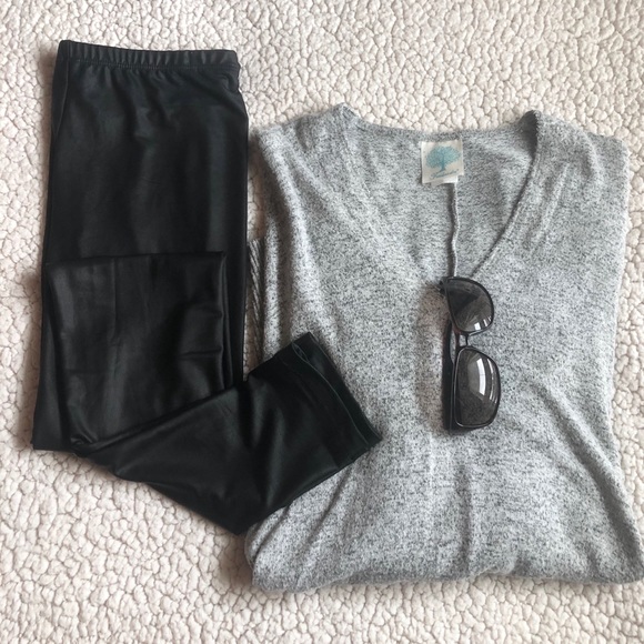 Freeloader Other - Bundle of 3🙌 Faux leather legging/ top & 🕶